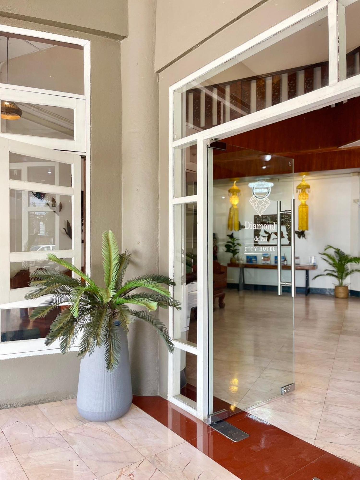 Hotel Diamond de pai Extérieur photo